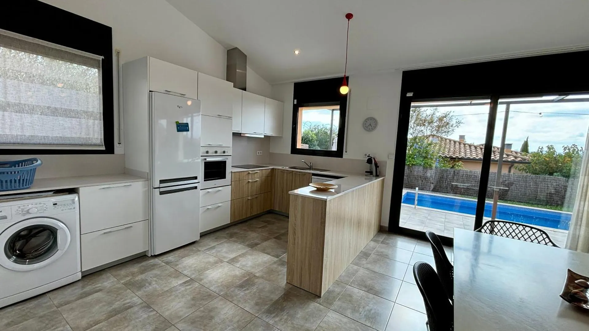 Vila Modernes Einfamilienhaus Mit Pool Torroella de Montgrí 0*,  Španělsko